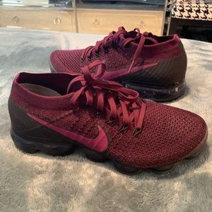 SOLD - Wmns Nike Air Vapormax Flyknit Size 8